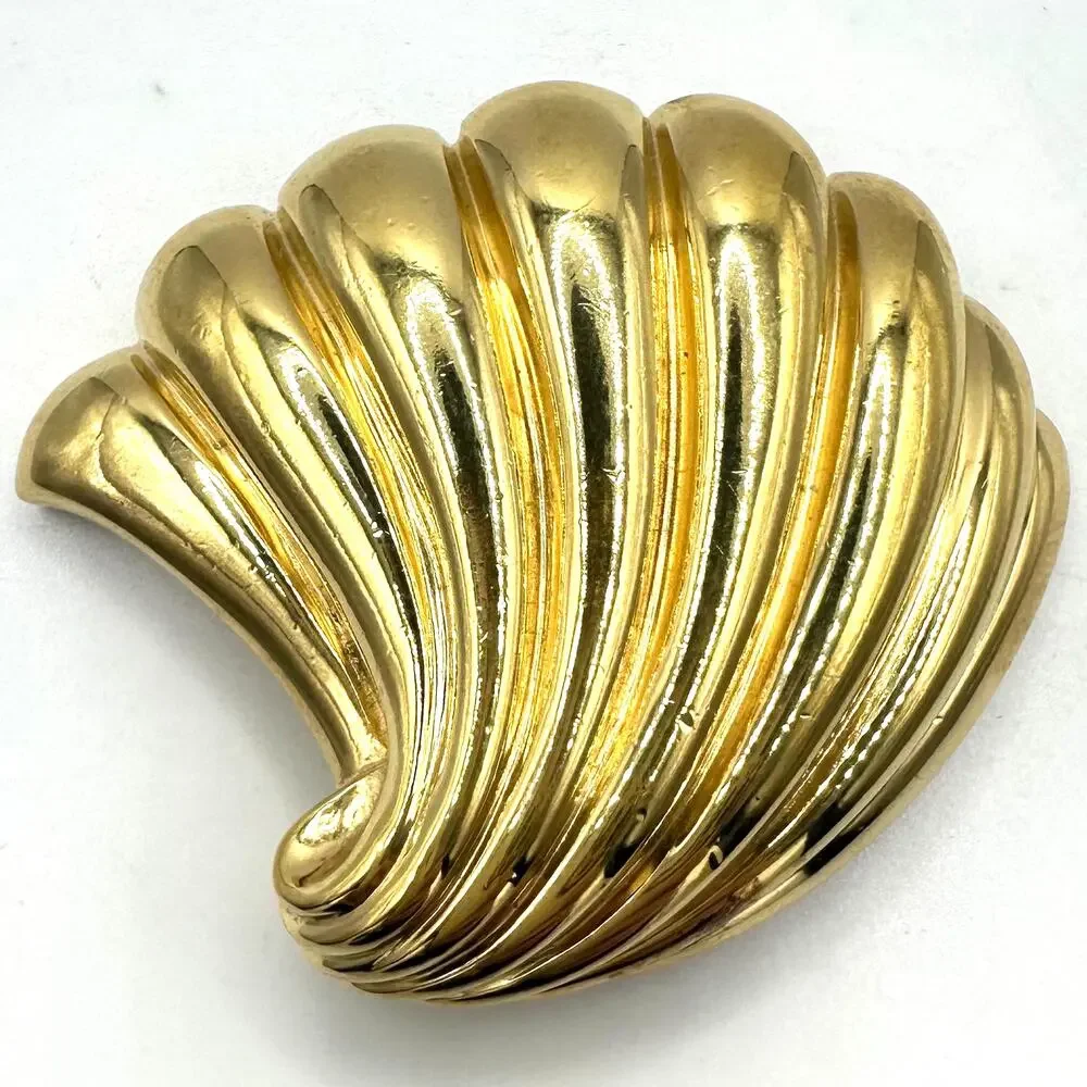Ciner signed vintage gold tone scalloped abstract shell fan 3D brooch